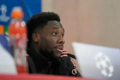 تقارير تكشف.. تفاصيل إصابة ألفونسو ديفيز ومدة غيابه عن بايرن ميونخ